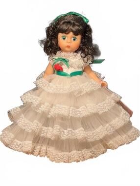 1991 Madame Alexander Scarlett #631 8” Doll White Lace Gown Tag Stand
